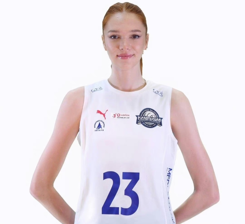 所以这场新星之间的对决,小彩娃完胜,毕竟小彩娃已