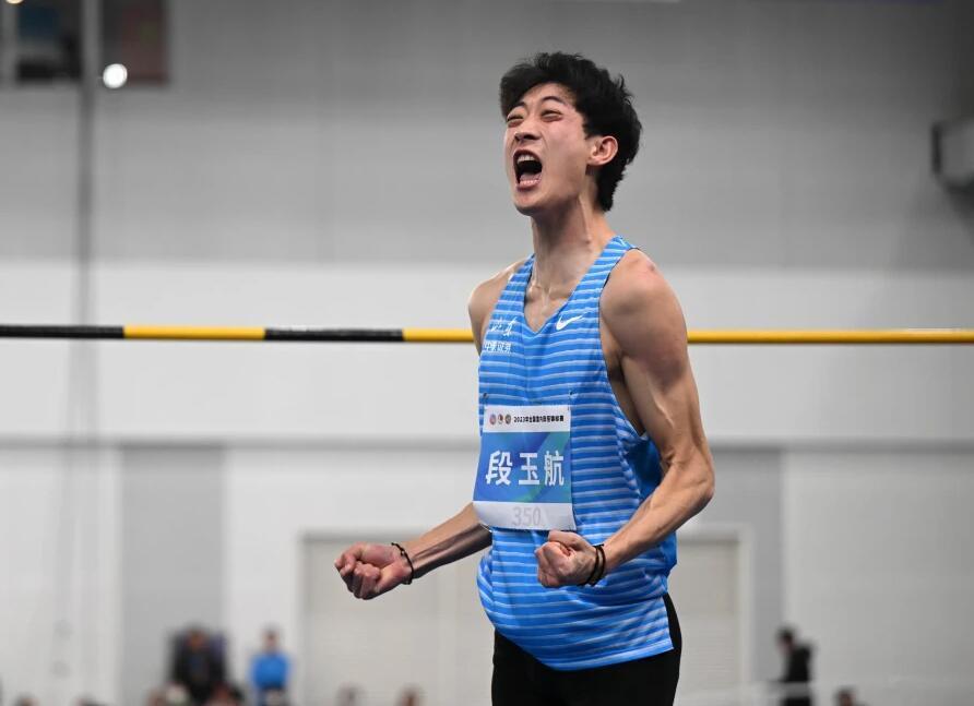 室内全锦赛男子跳高前三名2米20止步依旧不如业余赛跳2米24的张国伟