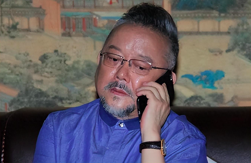 76岁王刚被曝卖掉北京四合院，全家移居美国，本尊回应：我不是和珅_腾讯新闻