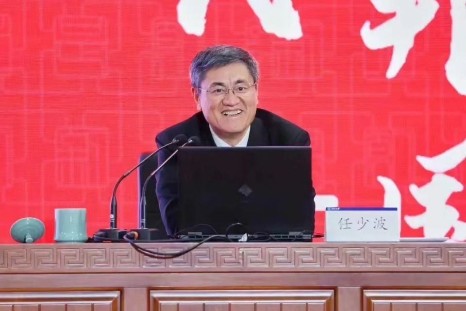 任少波开讲浙大新生第一课，“积累可利他之财富和责任”_腾讯新闻