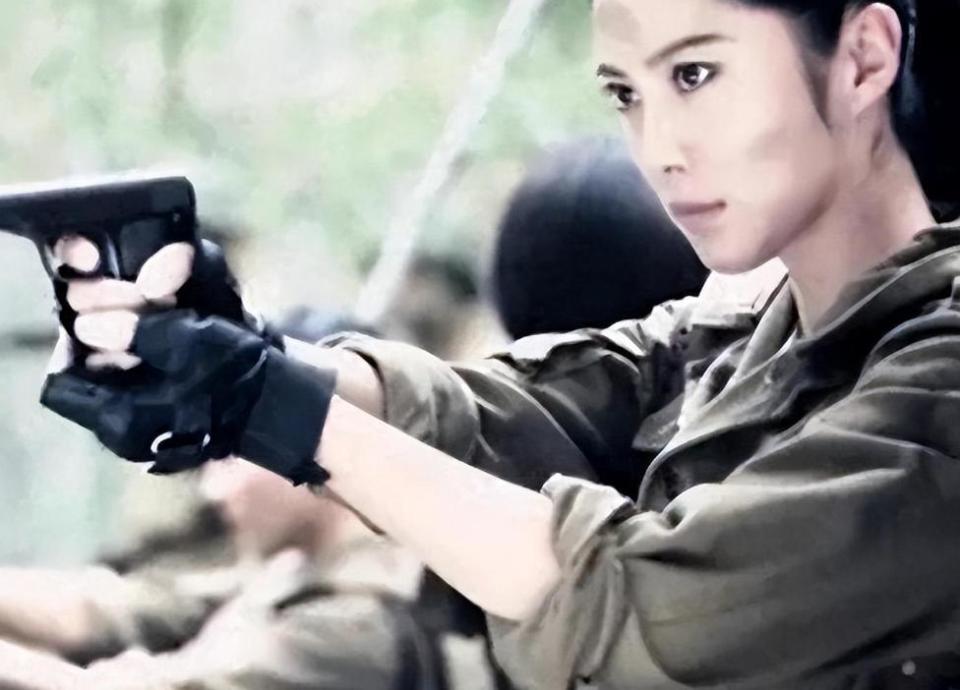 她被称为“女版于震”，当年红的发紫，比刘涛还美，如今哪去了？_腾讯新闻