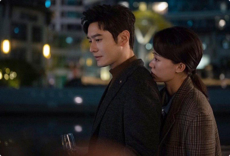 但可惜的是,《好事成双》是女性视角的都市剧,张小斐和张嘉倪承包了