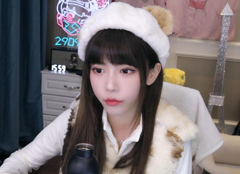 周淑怡嘲讽小团团后,早期丑照被曝光,和直播间完全不一样_腾讯新闻