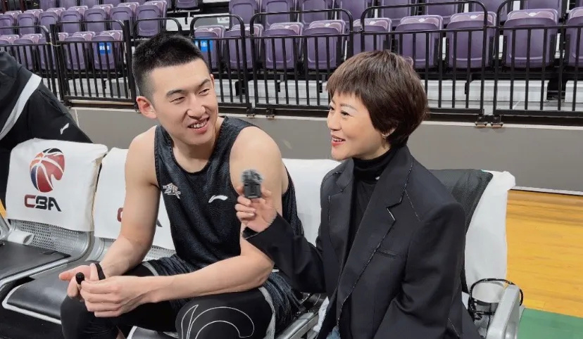 郭艾伦缺席对阵上海男篮李春江鸡毛言论引争议辽宁男篮主场迎战上海