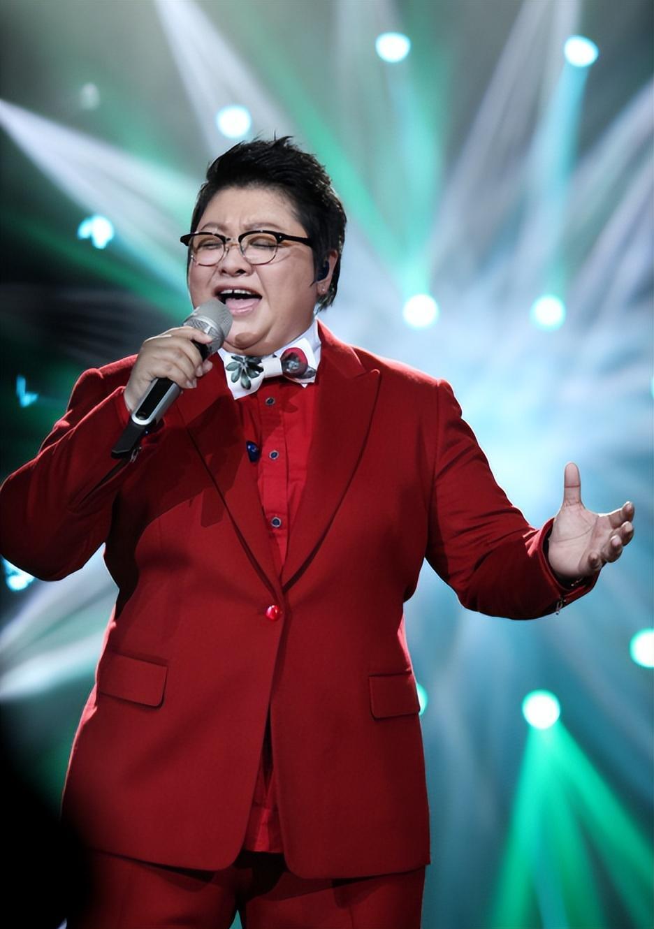 王菲进不了前五,徐小凤排第二,十大殿堂级女歌手究竟谁是第一_腾讯