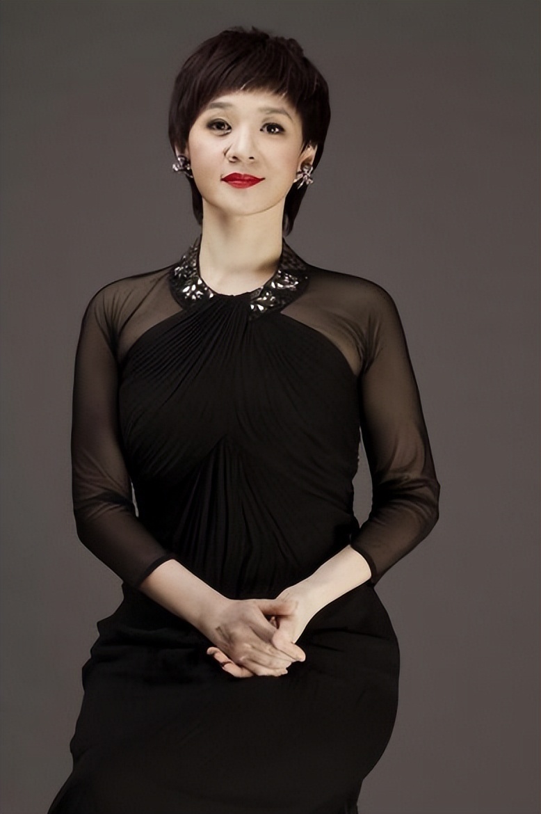 柯以敏演唱会与李玟"合唱",真缅怀or真消费?被质疑是在蹭亡者热度