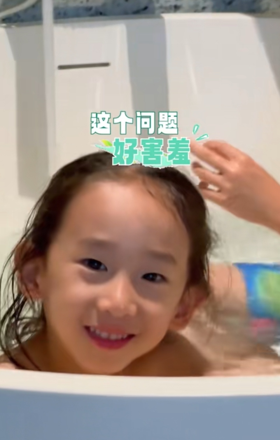 应采儿晒祖孙三代为4岁次子庆生,jasper戴牙套出镜,兄弟俩越长越像