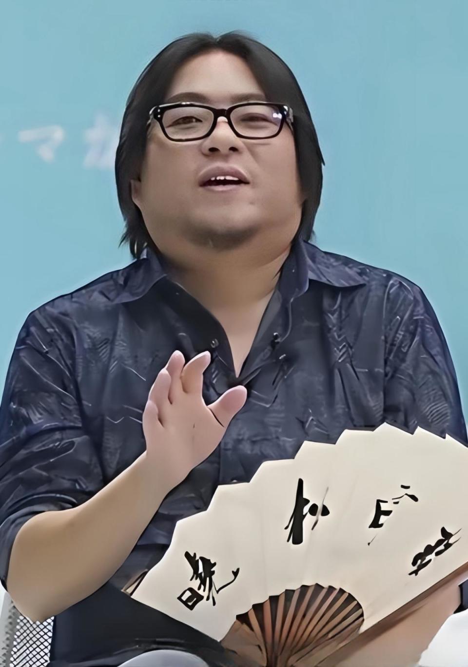 为什么高晓松那么夸美国,他不润到美国去生活?别觉得他真傻