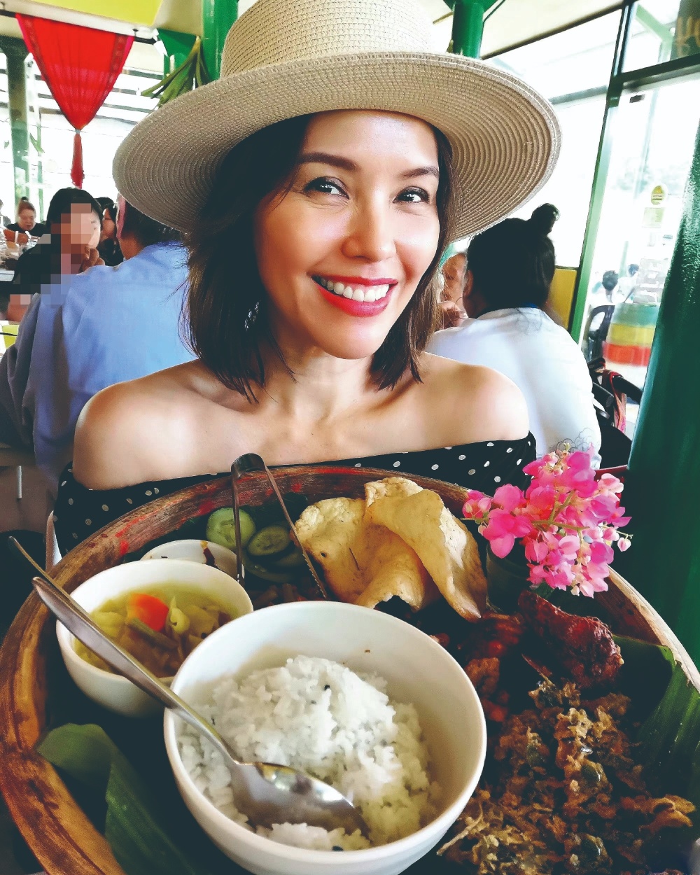 时光照相馆丨新加坡花旦郑惠玉自封"老字号":我很贵,但物超所值_腾讯