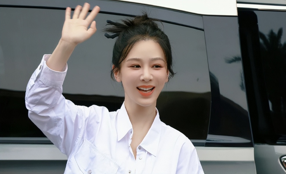 《星期六》出圈理由:杨紫的发际线,邓为的纹身,张晚意的脸_腾讯新闻