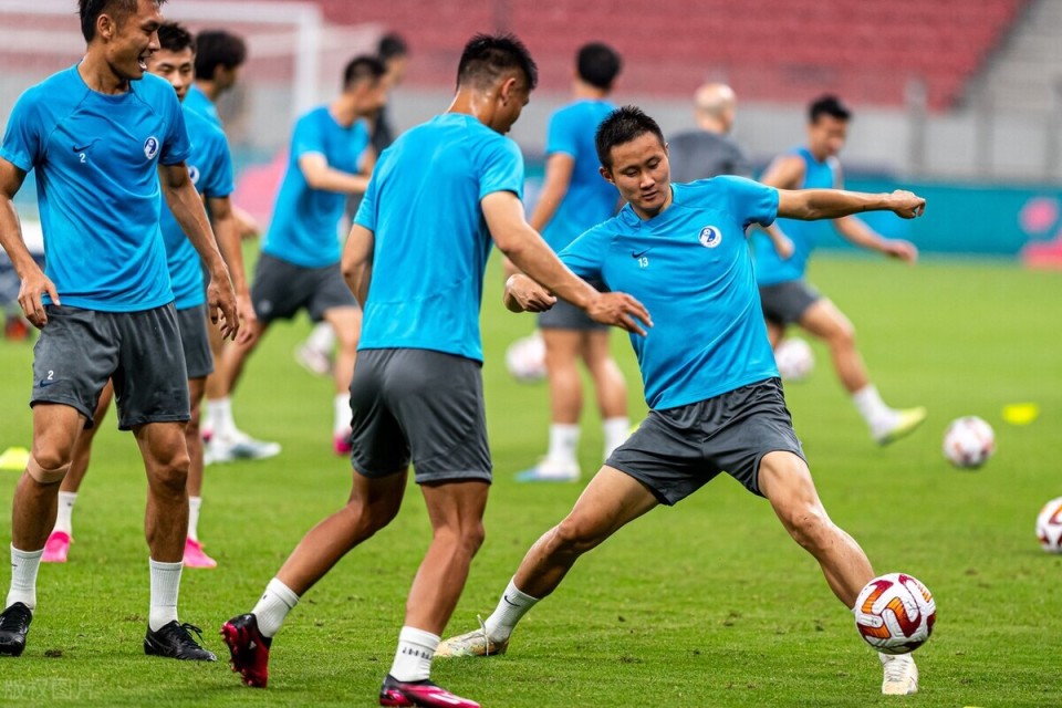 对此,很多大连球迷都觉得大连人队要是无法彻底解决欠薪问题,那么球队