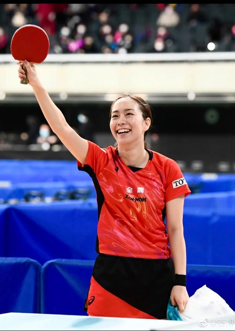 石川佳纯给马龙送礼物,用中文采访女乒三剑客,故事温馨感人