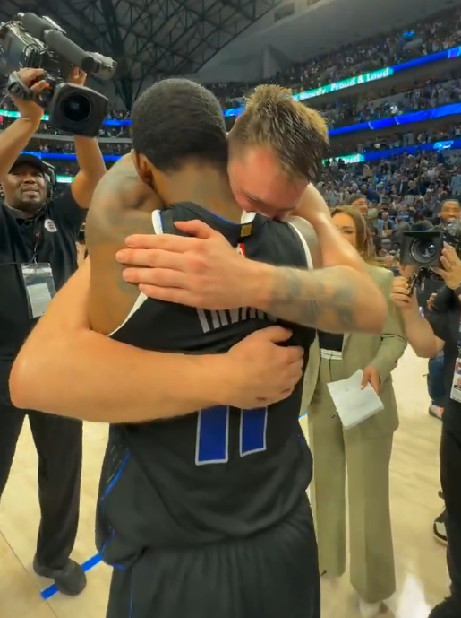 西部第一出局!亚历山大致命犯错心碎离场 东契奇大笑 拥抱欧文庆祝