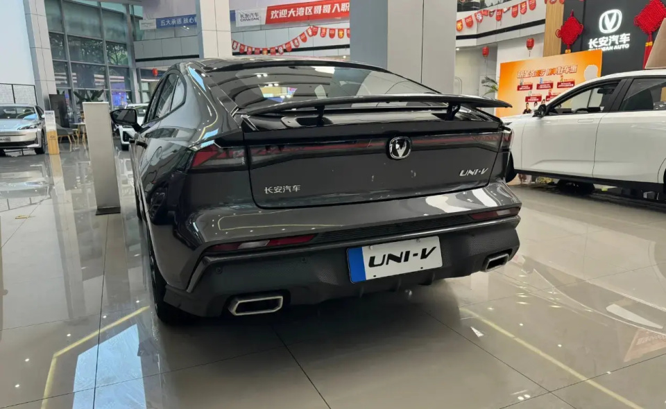 销量持续增长,2024款长安uni-v到店_腾讯新闻