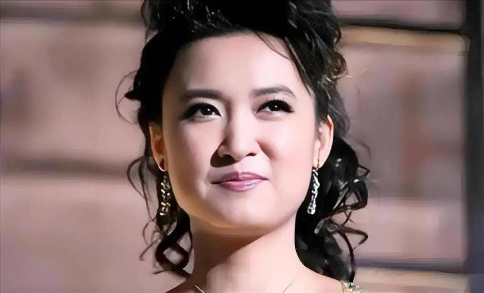 央视著名主持人桑晨，原来是这位大明星的后代，难怪长得这么好看_腾讯新闻