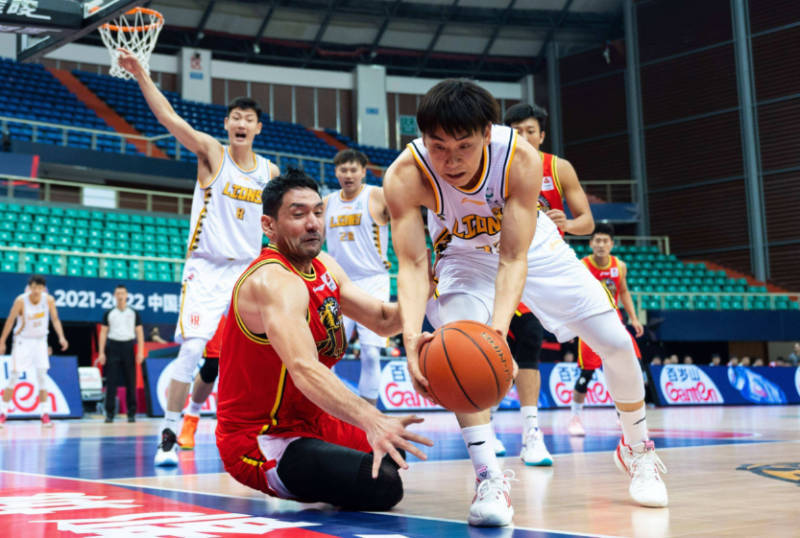 杜锋迎来新劲敌,巨人杀手正式换帅,广东危险了