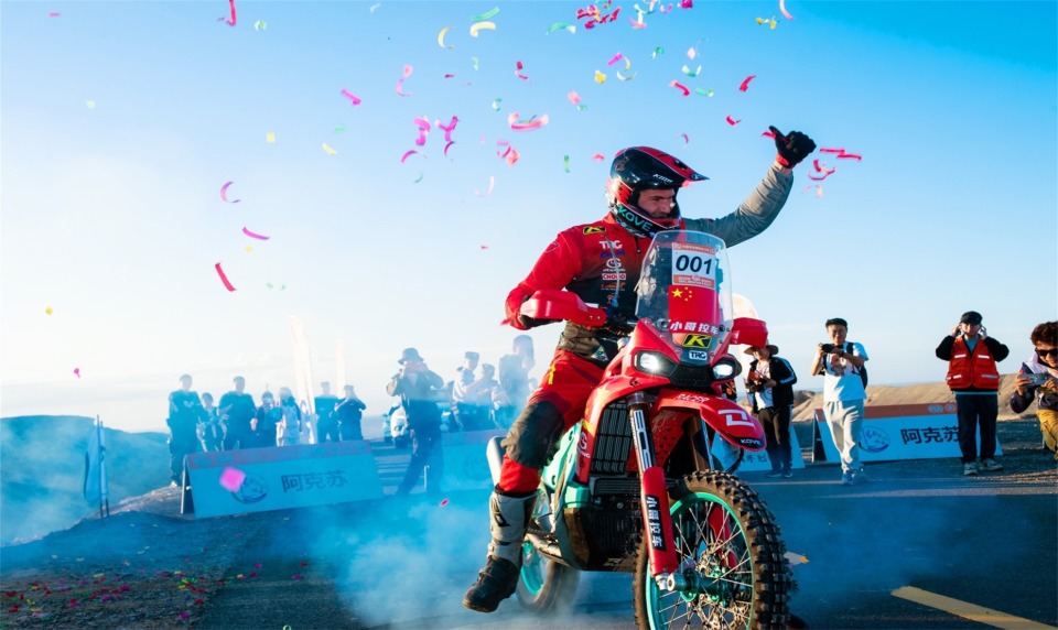 环塔拉力赛摩托车篇丨穿越沙漠,绿洲,戈壁,感受别样的新疆