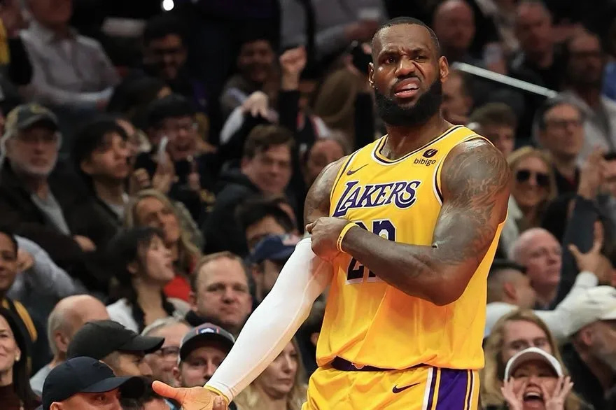 如果勒布朗詹姆斯想要一份多年合同的话,即便是年薪超过5000万美元