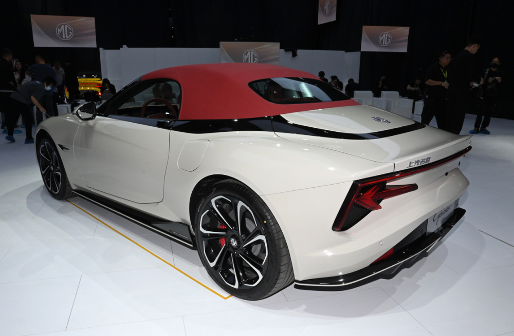 名爵跑车海口参展,颜值挺能打,可惜价格对年轻人不太友好