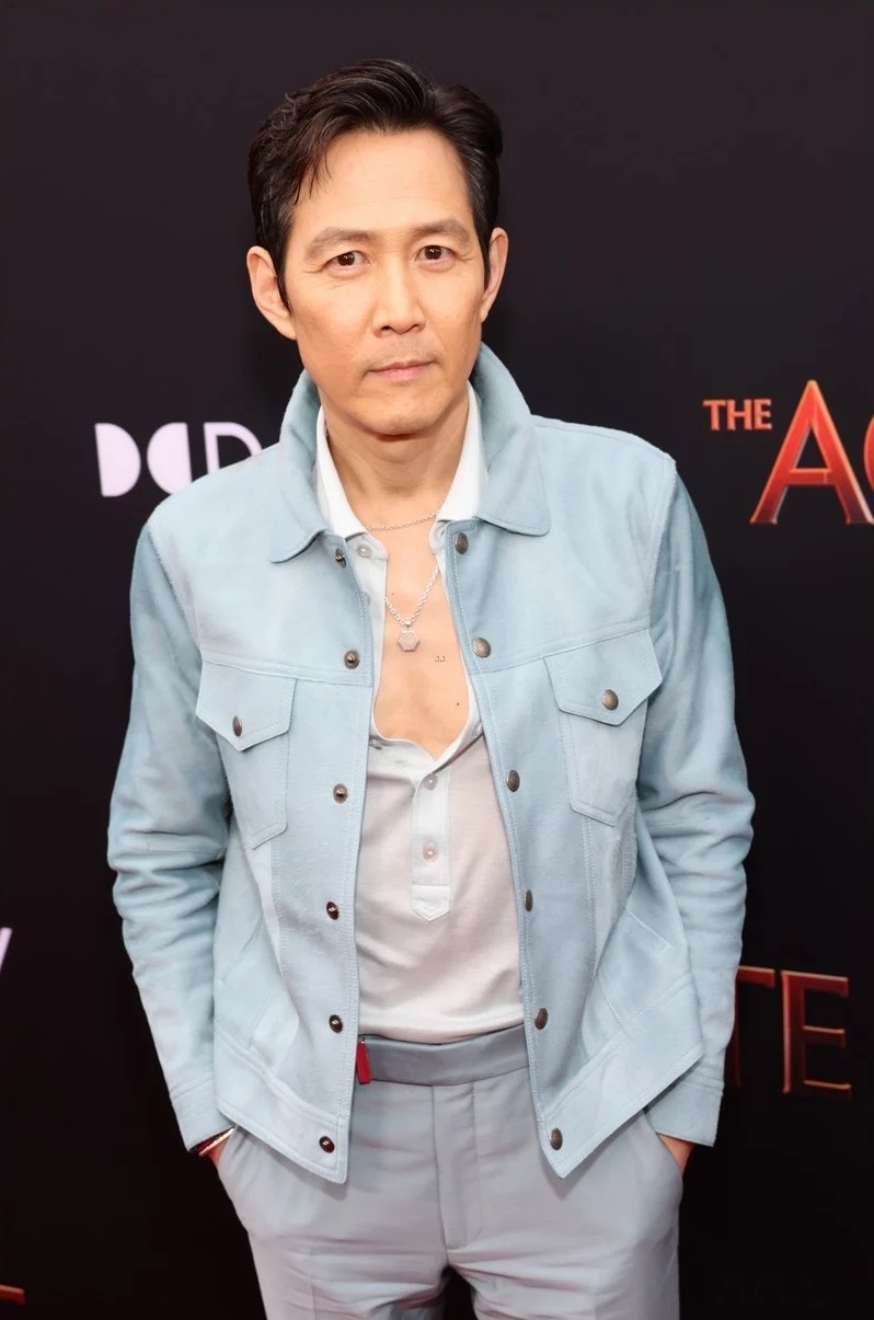 "星战"系列新作《星球大战:侍者》迎来首映礼,主演李政宰亮相