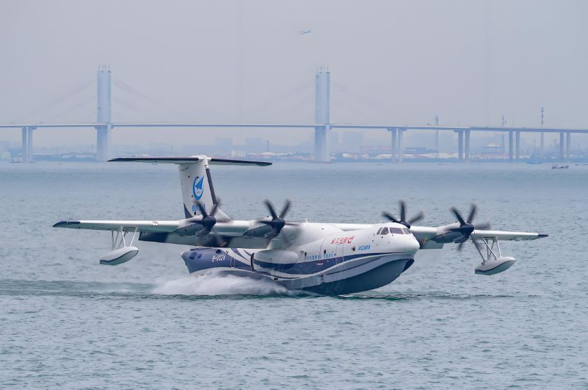 日本海自水上飞机救助中国科考船上的病人,证明鲲鹏ag600的重要