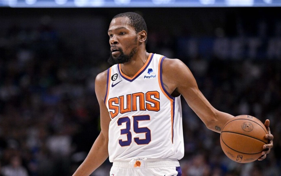 上赛季杜兰特申请交易并来到了太阳,虽然已经35岁了,但本赛季他场均