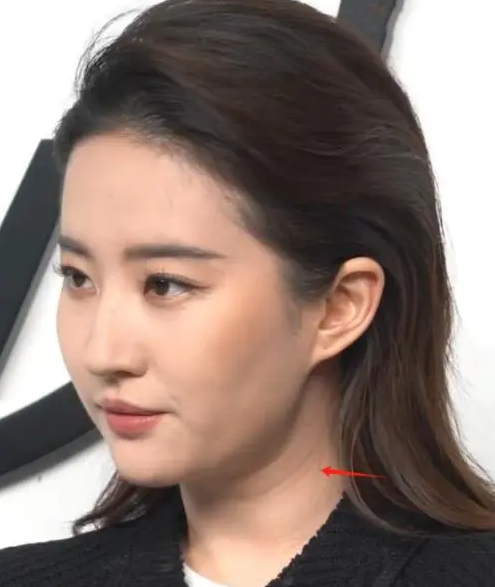 看了37岁杨幂和49岁林志玲的生图,治好了我的容貌焦虑