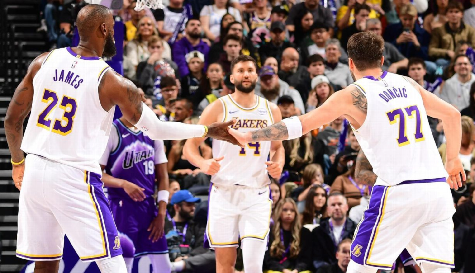 NBA官方實力榜：雷霆6連榜首湖人第6 勇士排名暴跌快船仍居第21 - 