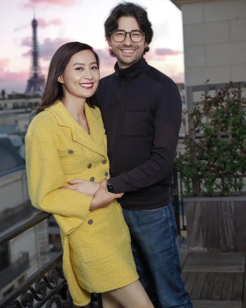 陈法拉官宣二胎产子!晒出一家四口牵手照,网友直呼闷声干大事