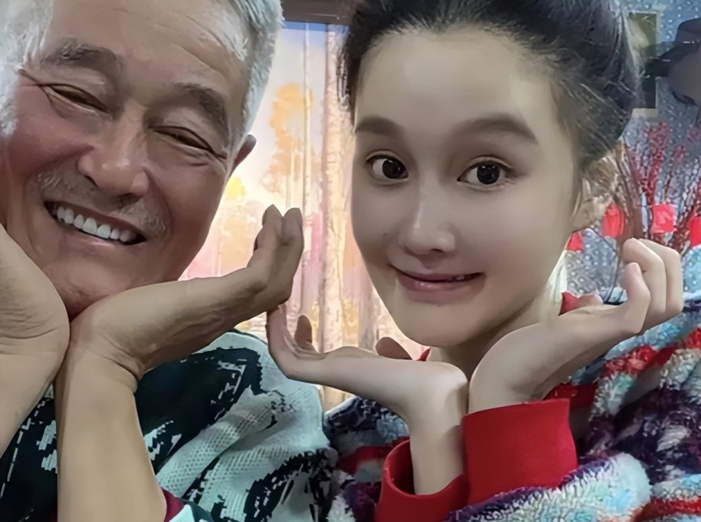 赵本山老婆会亲家与女婿儿子罕见同框女婿忙前忙后不见赵本山