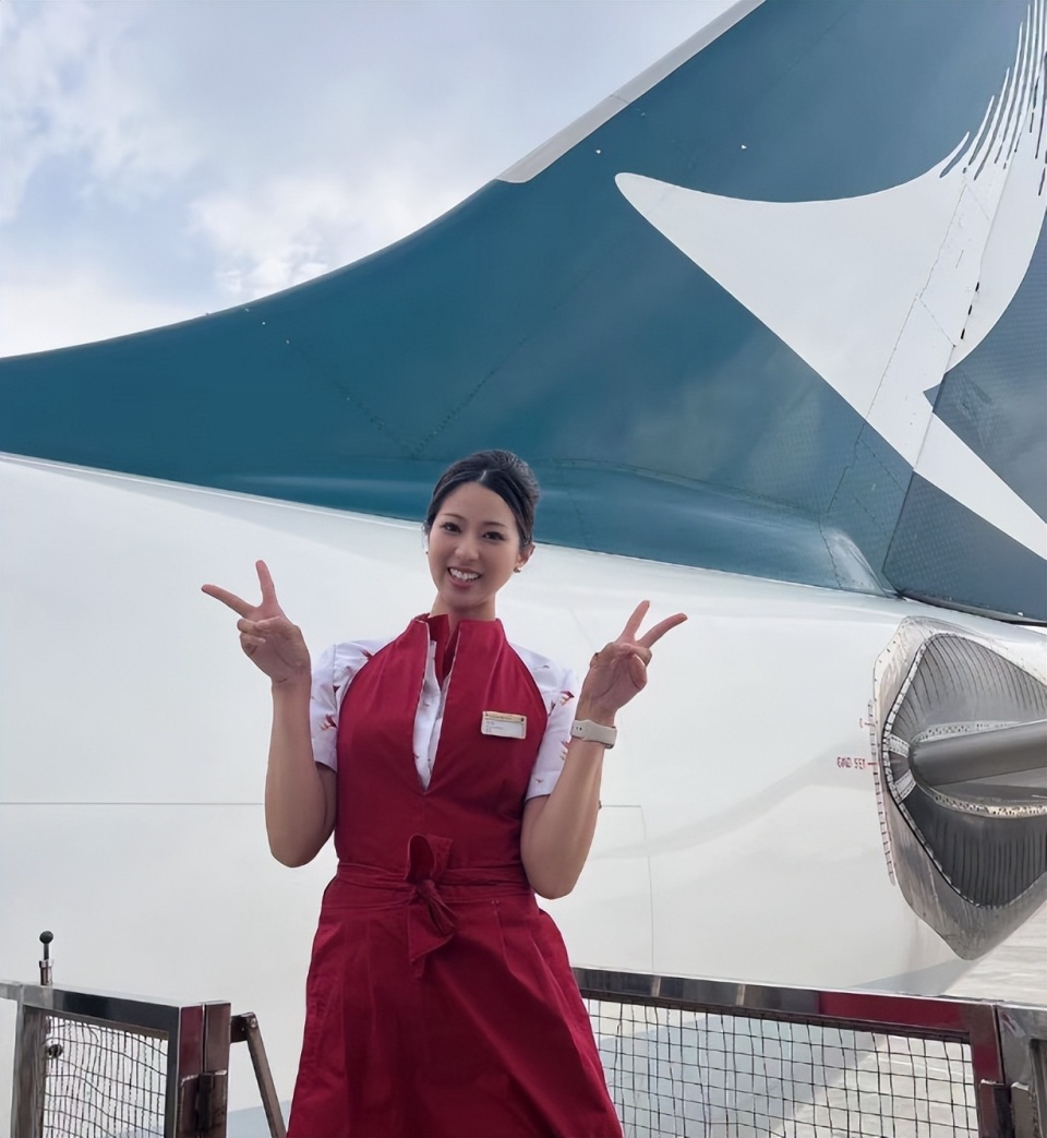 国泰网红空姐因风波无辜躺枪遭网暴后停更此前发文要做好服务