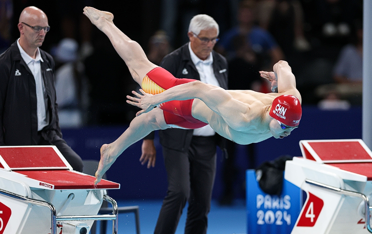 中国游泳队,错失2金!张雨霏摘铜遗憾落泪,覃海洋爆大冷排倒二