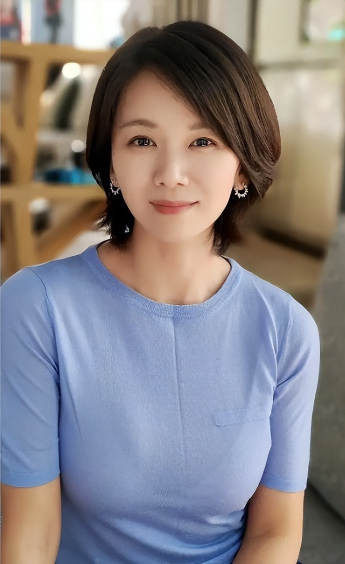 曹曦文罕见营业懒理误会,晒与孩子合影,女儿明眸皓齿身材修长_腾讯