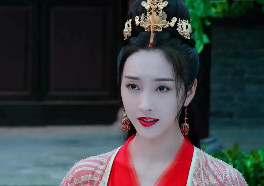 演完《陈情令》演《与凤行》,她还是虐心剧本,古装美得很稳定_腾讯