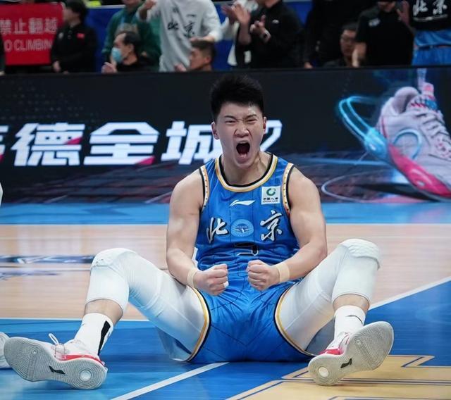 北京首钢中锋续约,范子铭压力减轻,全队坐等周琦加盟