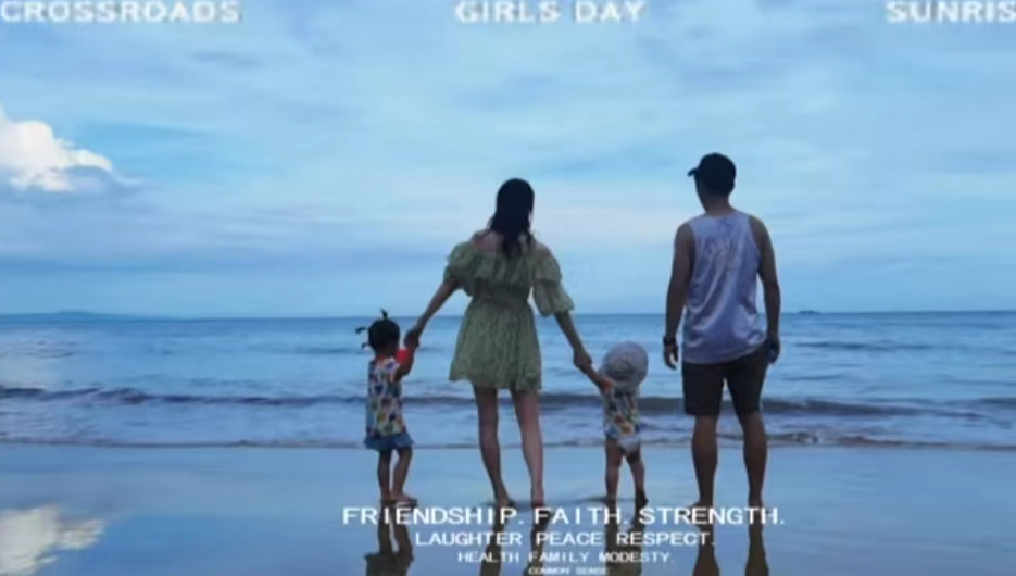 郑恺晒全家福庆祝结婚5周年,一家四口大手叠小手,幸福又甜蜜