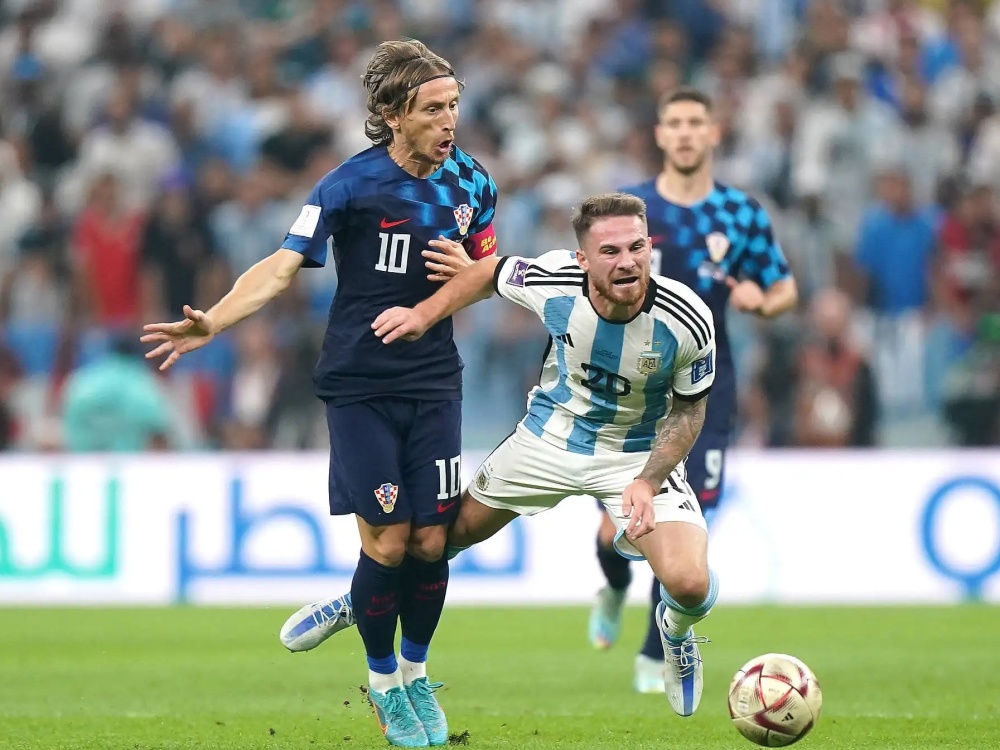 从替补到阿根廷中场大腿,世界杯让麦卡利斯特迎来人生转折?
