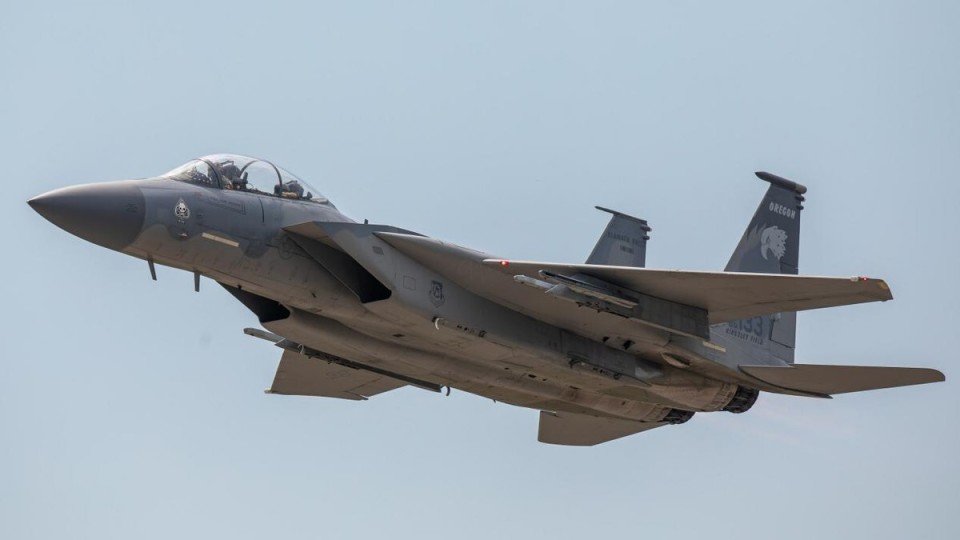 波音公司向美国空军交付第一架作战型f-15ex战斗机 首批订单即将完成