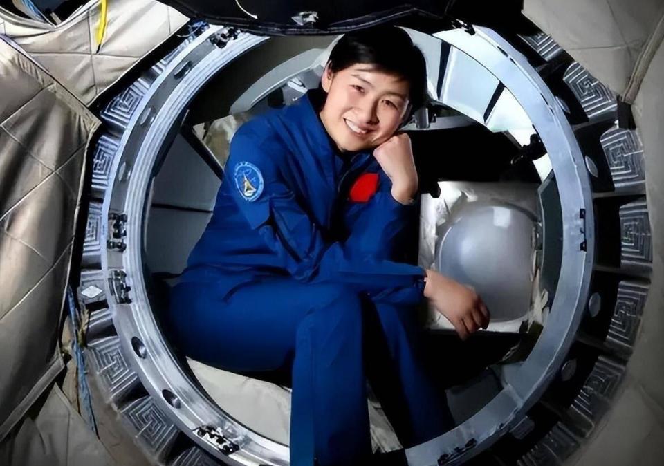 我国首位女航天员刘洋，结婚8年没生子，临行前给丈夫留下2条“遗言”_腾讯新闻
