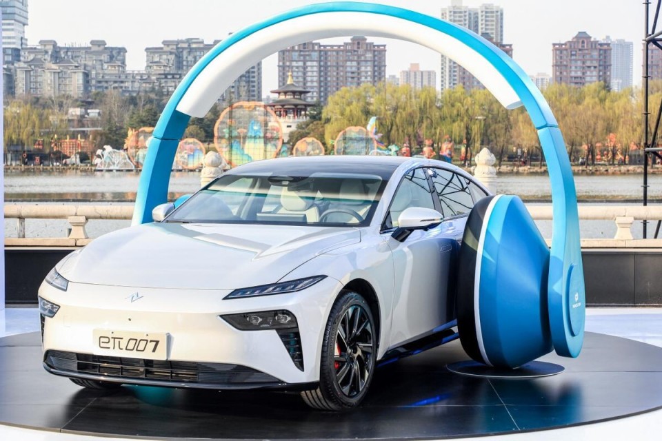 入门即满配轿跑造型配剪刀门东风奕派eπ007最懂年轻人