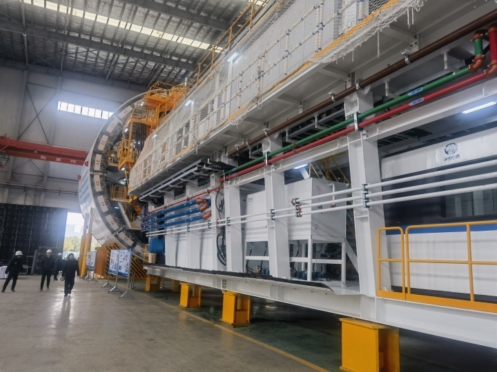 世界首台"四超"盾构机在杭下线 助高铁穿越长江口_腾讯新闻