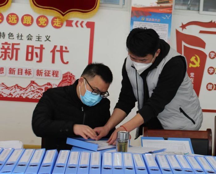 “摆渡人”张伟伟：在生命终点站书写九载温情_腾讯新闻