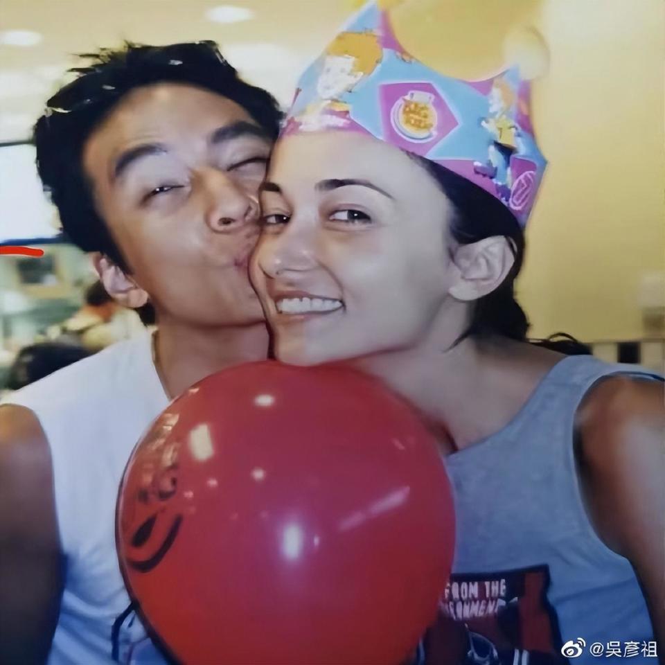 吴彦祖庆祝结婚14周年,亲手为爱妻lisa做蛋糕:没有你我活不下去_腾讯