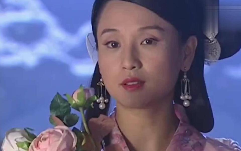 邀月宫主孔琳大方晒素颜照皮肤松弛满脸斑依旧被赞好美