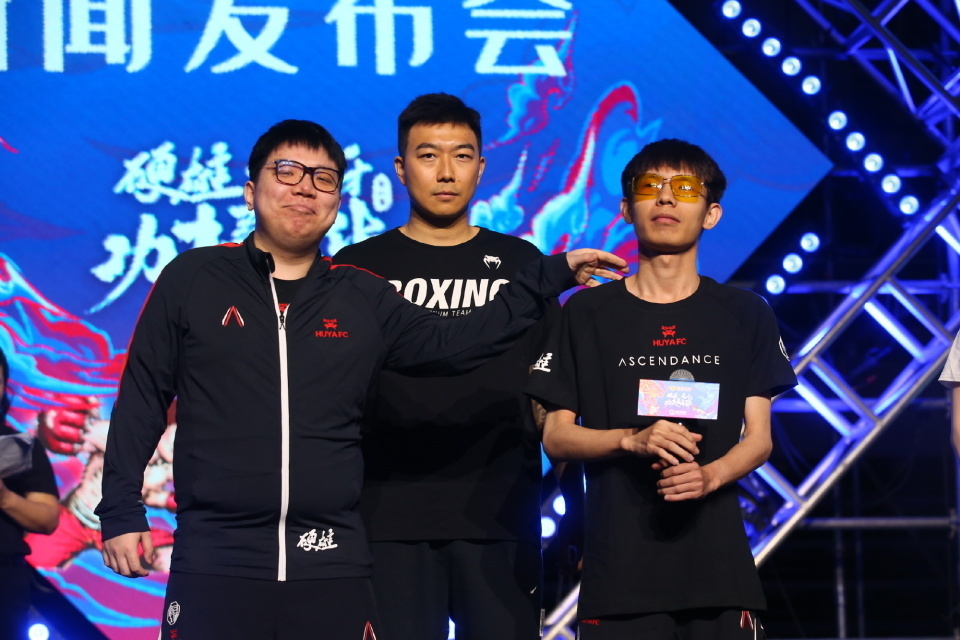 letme婚礼rng队员到场!网友看到aj后:是真不敢跟张嘉文打吧_腾讯新闻
