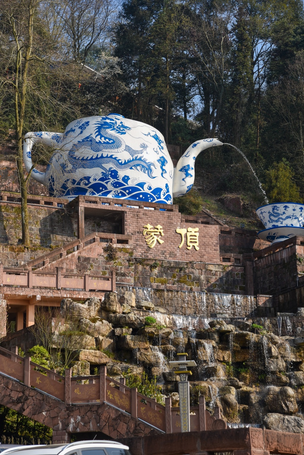 春游雅安蒙顶山看千亩茶花漫山遍野还能品明前好茶