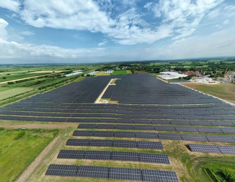 中国电建承建的塞尔维亚在建装机容量最大光伏电站并网发电