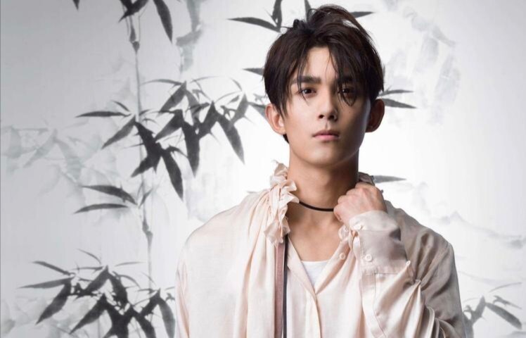 和向涵之被传绯闻,大方公布感情状态,95后小生吴磊只靠作品说话_腾讯