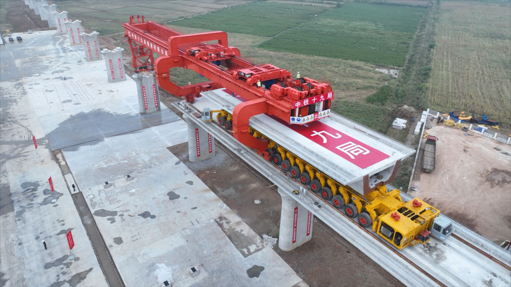 重达几百吨的架桥机,在桥上如何原地掉头?