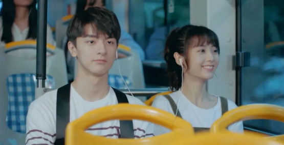 在与邢菲谱写了大学校园的美好初恋,与徐璐开启电竞与娱乐圈文学的